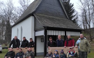 Neue Liegebänke an der Kapelle