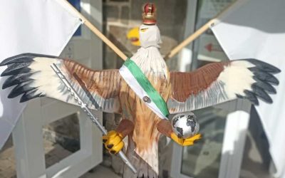 Vogel mit besonderen Insignien